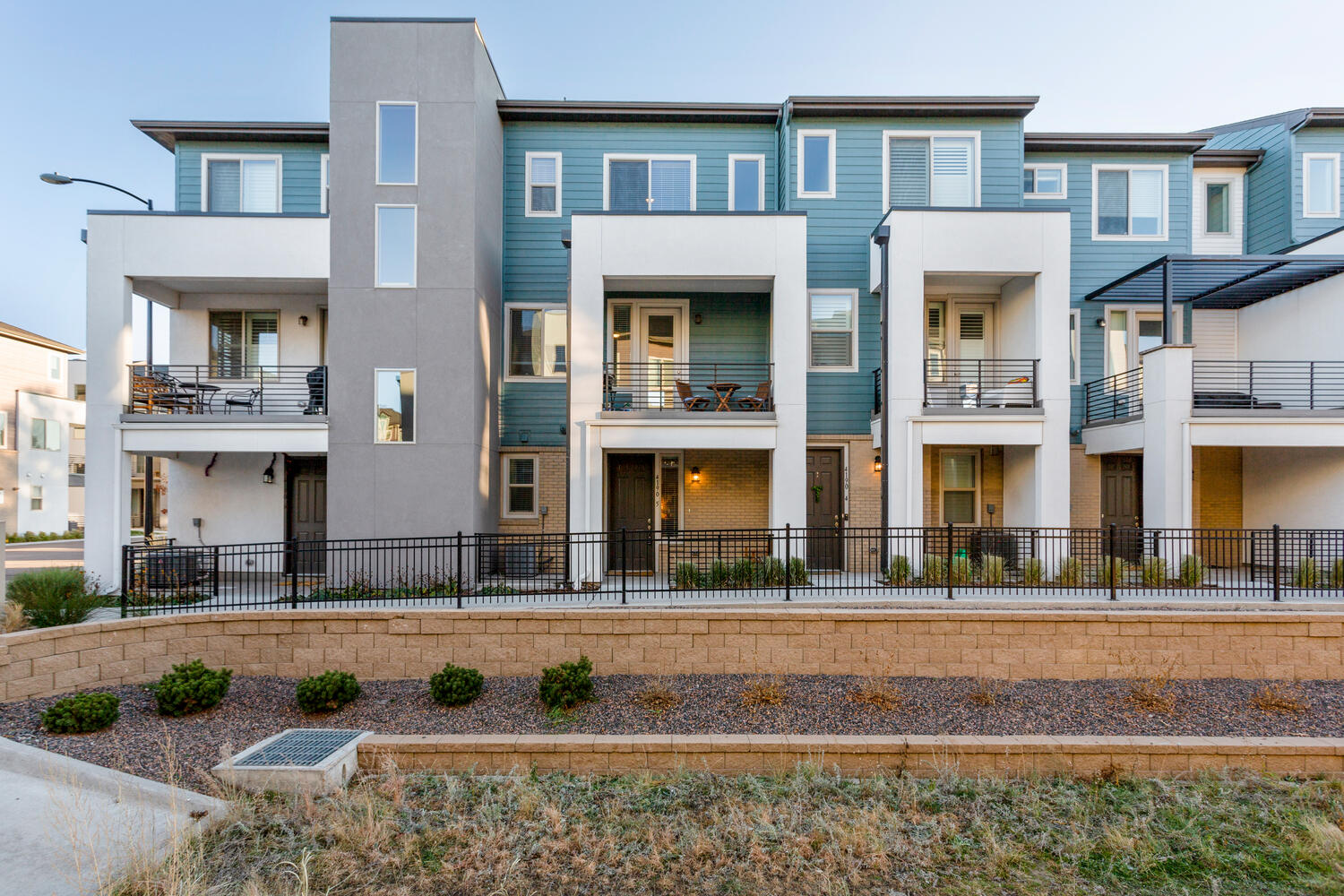 4190 E WARREN AVE - 5