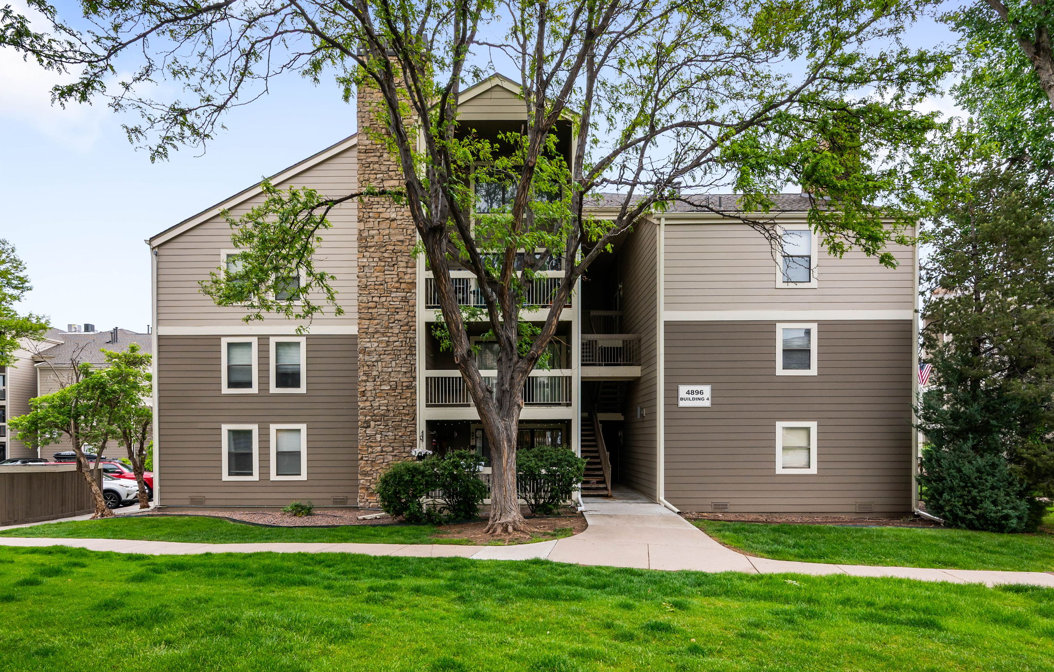 4896 S DUDLEY ST - 4-7